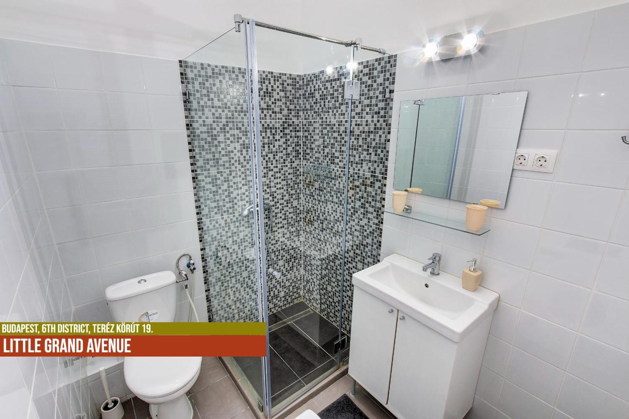 Little Americas Oktogon Apartman *